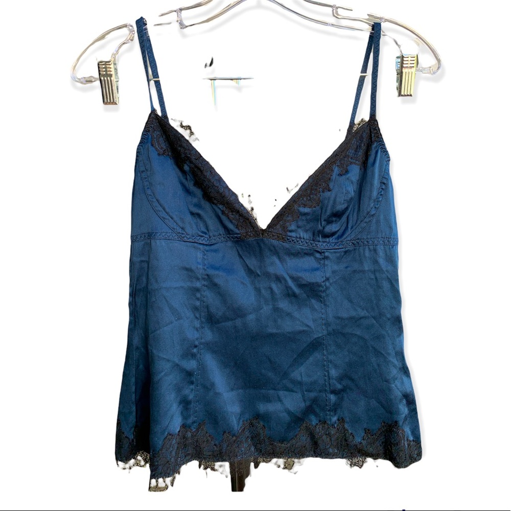 NAVY BLUE V NEVK CAMISOLE WITH BLACK LACE
